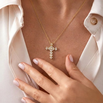 Collar Cruz Radiante