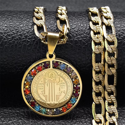 Collar con medalla de San Benito